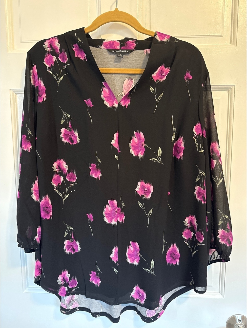 41 Hawthorn Black Floral V-Neck Blouse Size XS